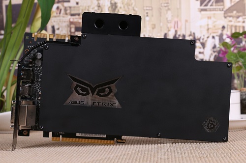 ASUS GeForce GTX 980 Ti STRIX Gaming ICE 01