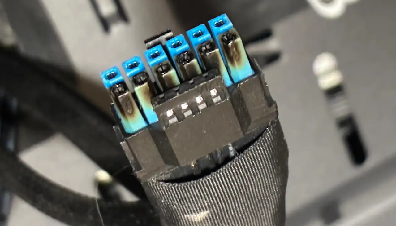 Очередной случай оплавления разъема 12VHPWR на видеокарте Sapphire Radeon RX 9070 XT Nitro+