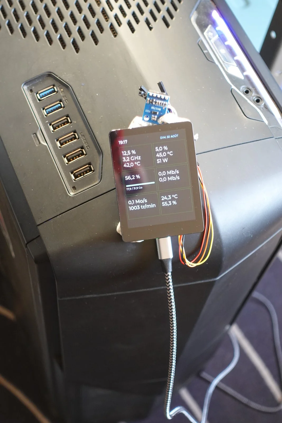 i built my own touchscreen hardware monitor for my pc v0 d58egdwb63qh1