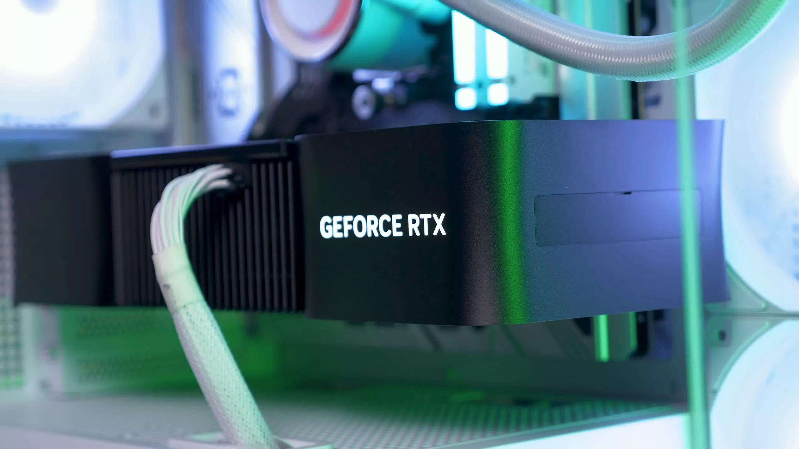 Температура разъема 12V-2x6 у GeForce RTX 5090 достигла в 80°C
