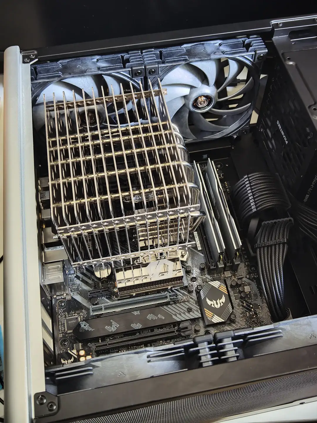 the design is way too over the top v0 0hwi5il9jywg1 gpu