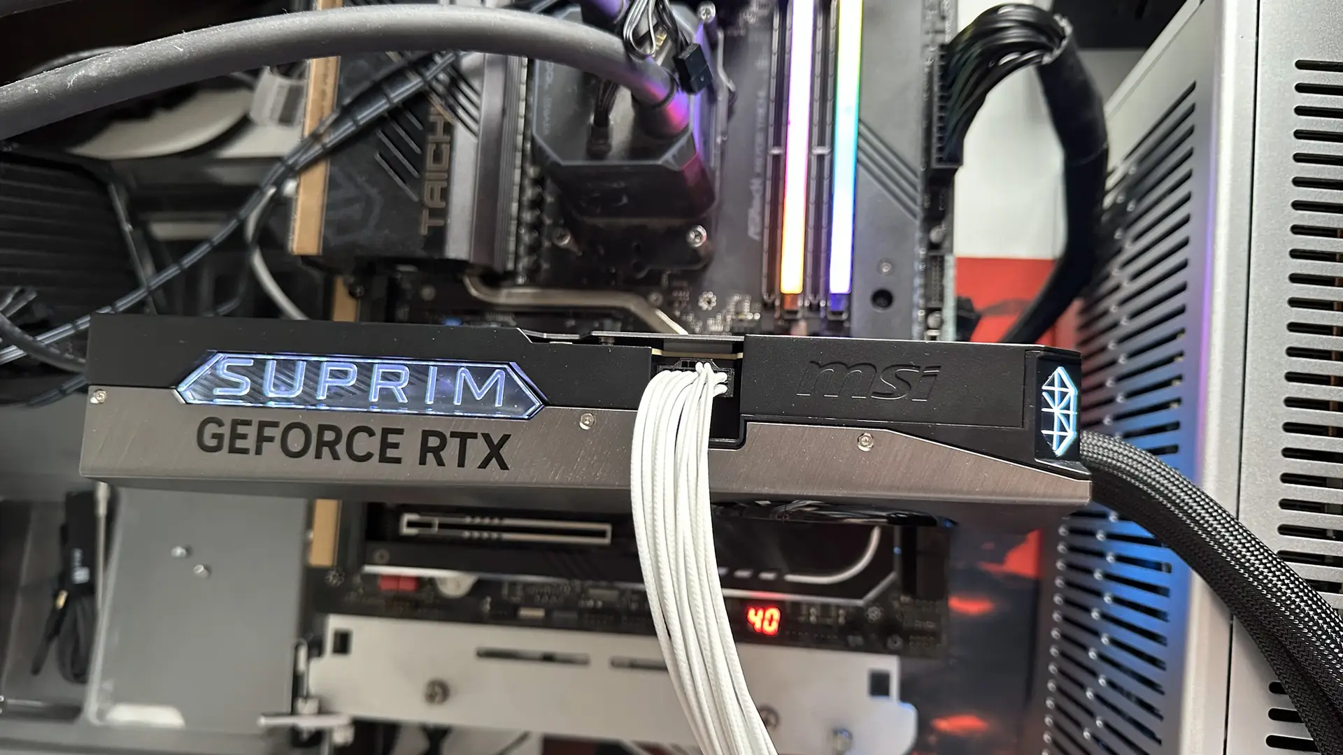 HWiNFO зафиксировала потребление в 1 кВт на видеокарте RTX 5090 в Battlefield 6