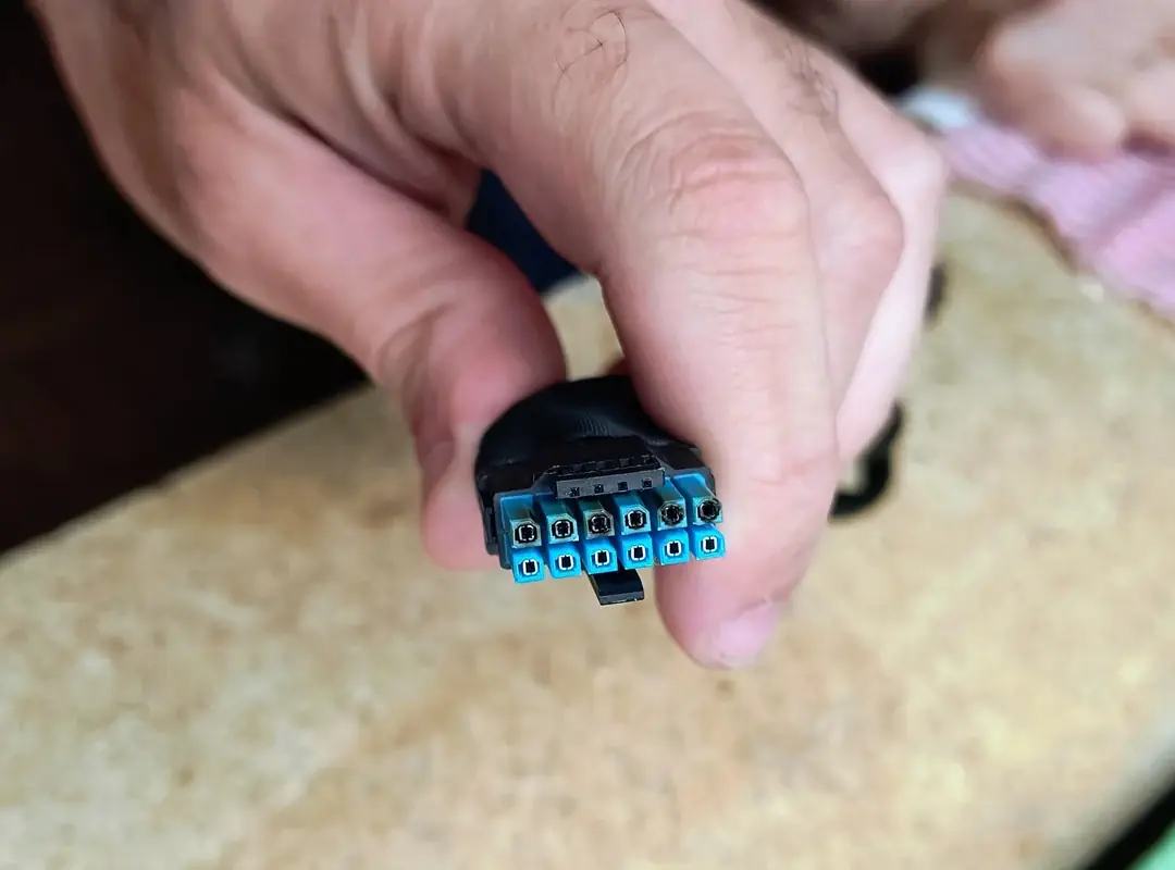 connector melting rx 9070xt sapphire nitro v0 yvwzmcdqldig1 gamegpu