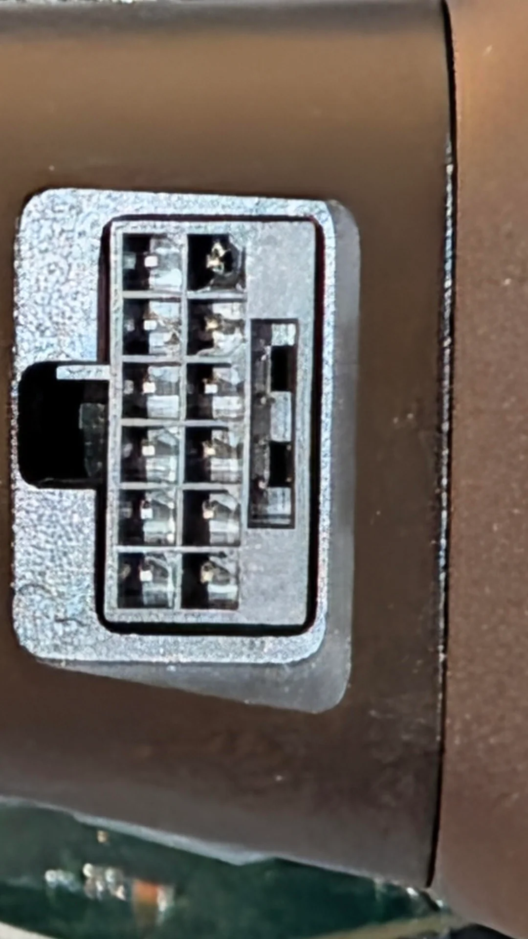melted connector on nvidia rtx 5090 fe v0 yhatmljcvnng1