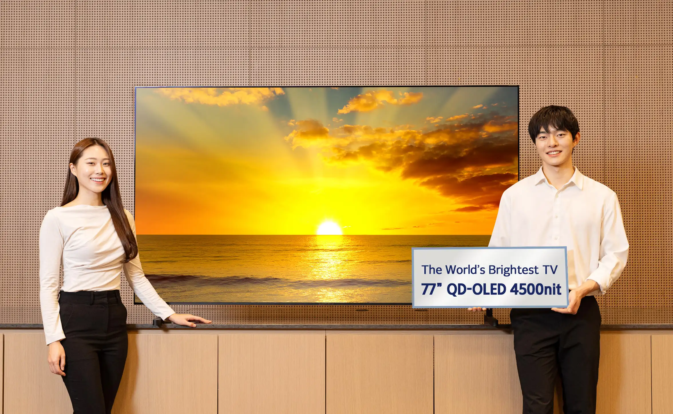 Samsung представила 77-дюймовый QD-OLED ТВ с рекордной яркостью 4500 нит