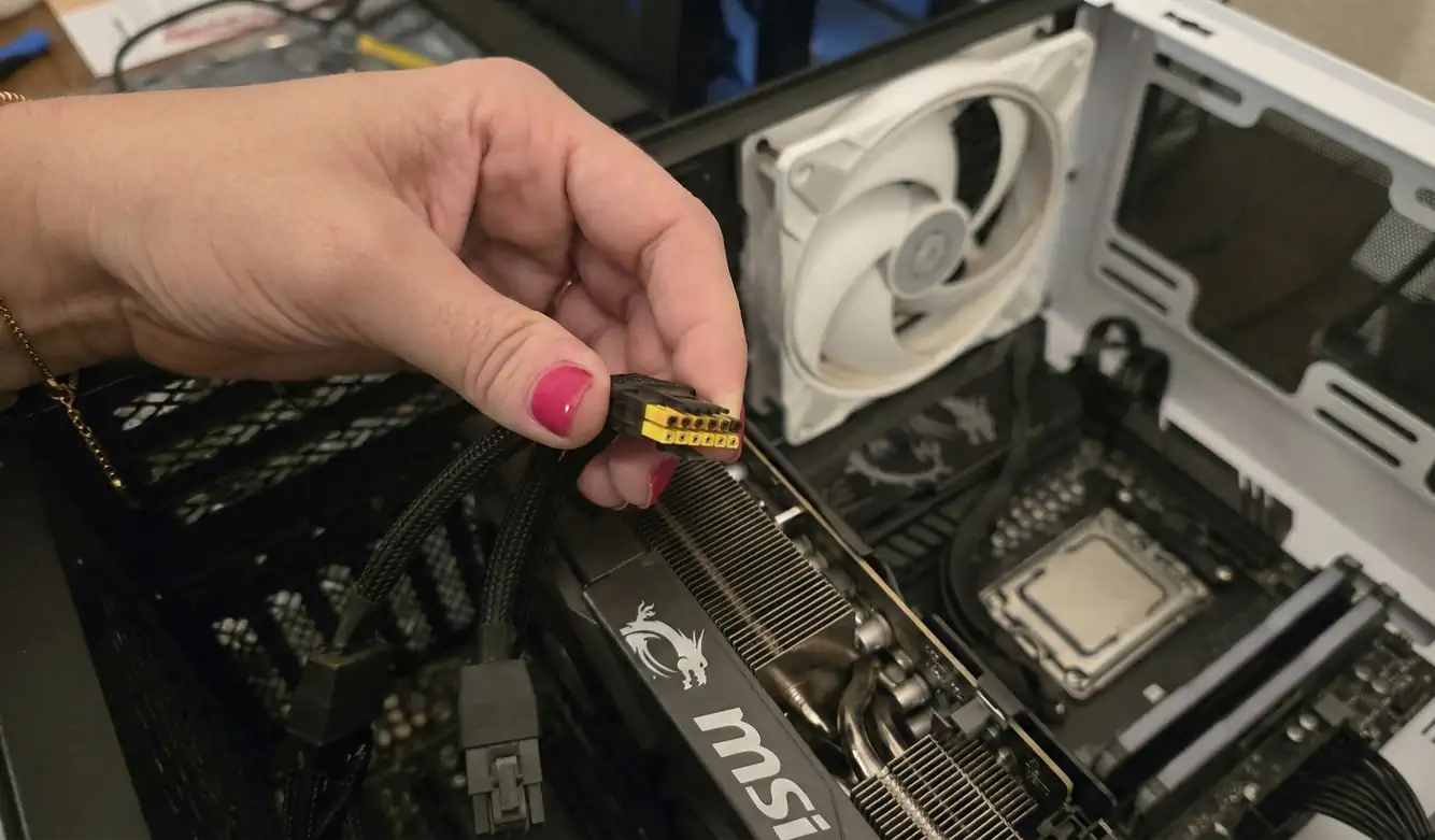 Пользователь сообщил о плавлении разъема на MSI RTX 5090 Gaming Trio