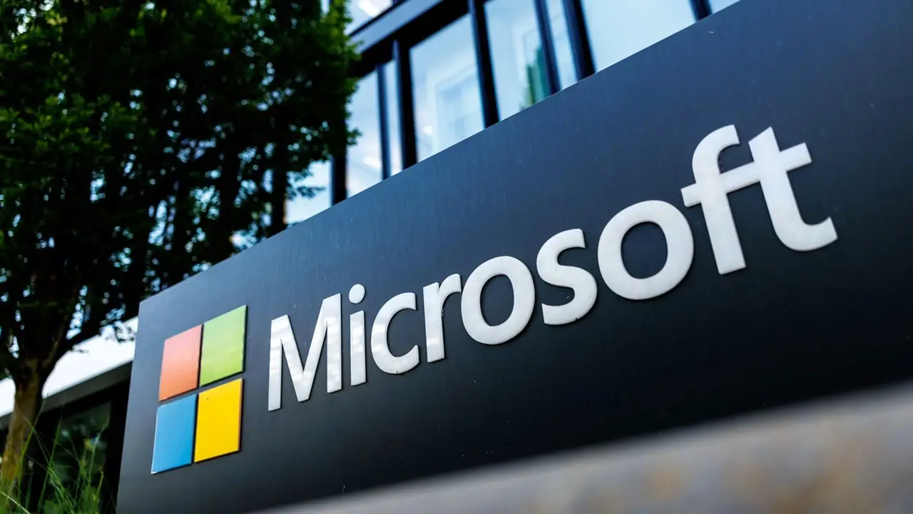 Microsoft отчиталась за квартал: Xbox летит вниз, Azure тащит компанию