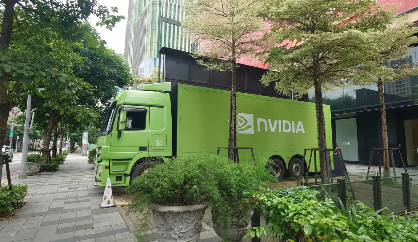 В Китае заметили гигантский промо-грузовик NVIDIA
