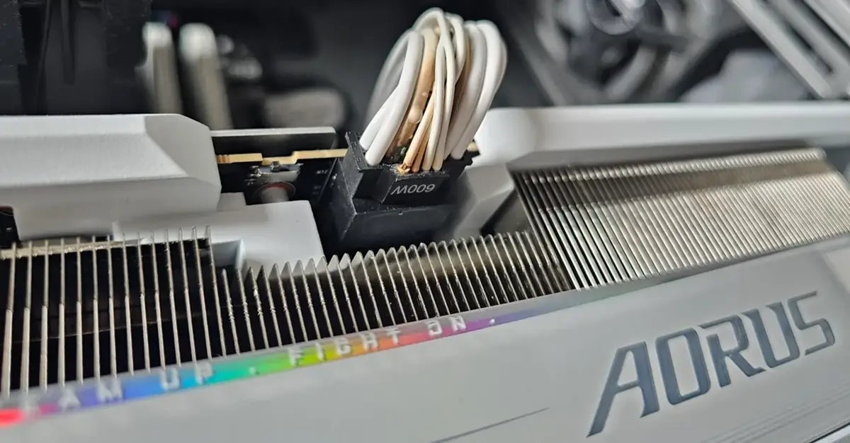 RTX 5090 продолжают плавиться: Aorus не пережила новогоднюю ночь...