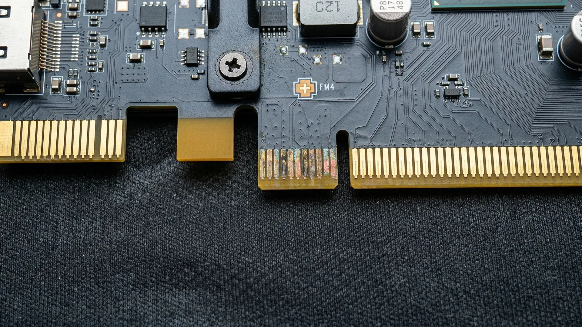 Коррозия на контактах PCIe стала причиной черных экранов на GeForce RTX 3060 Ti