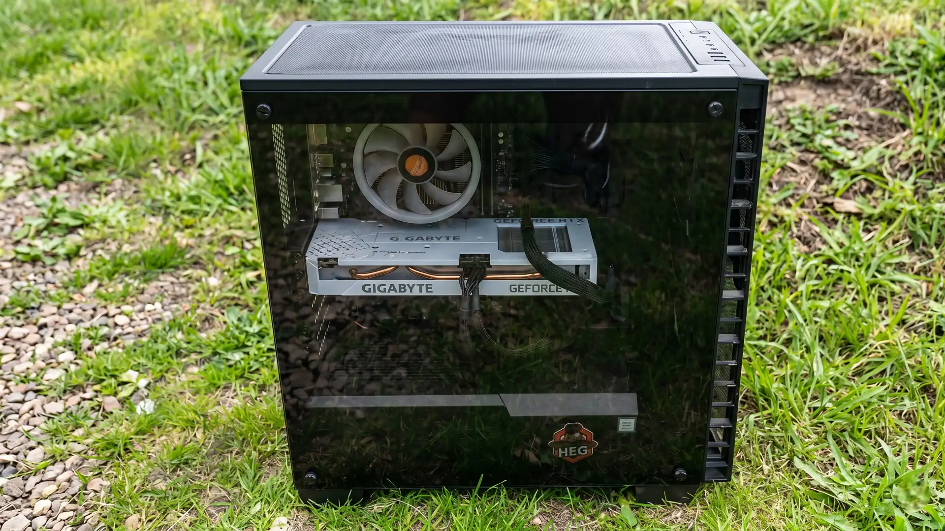 Пользователь купил компьютер с RTX 4060 и процессором i7 всего за 50$