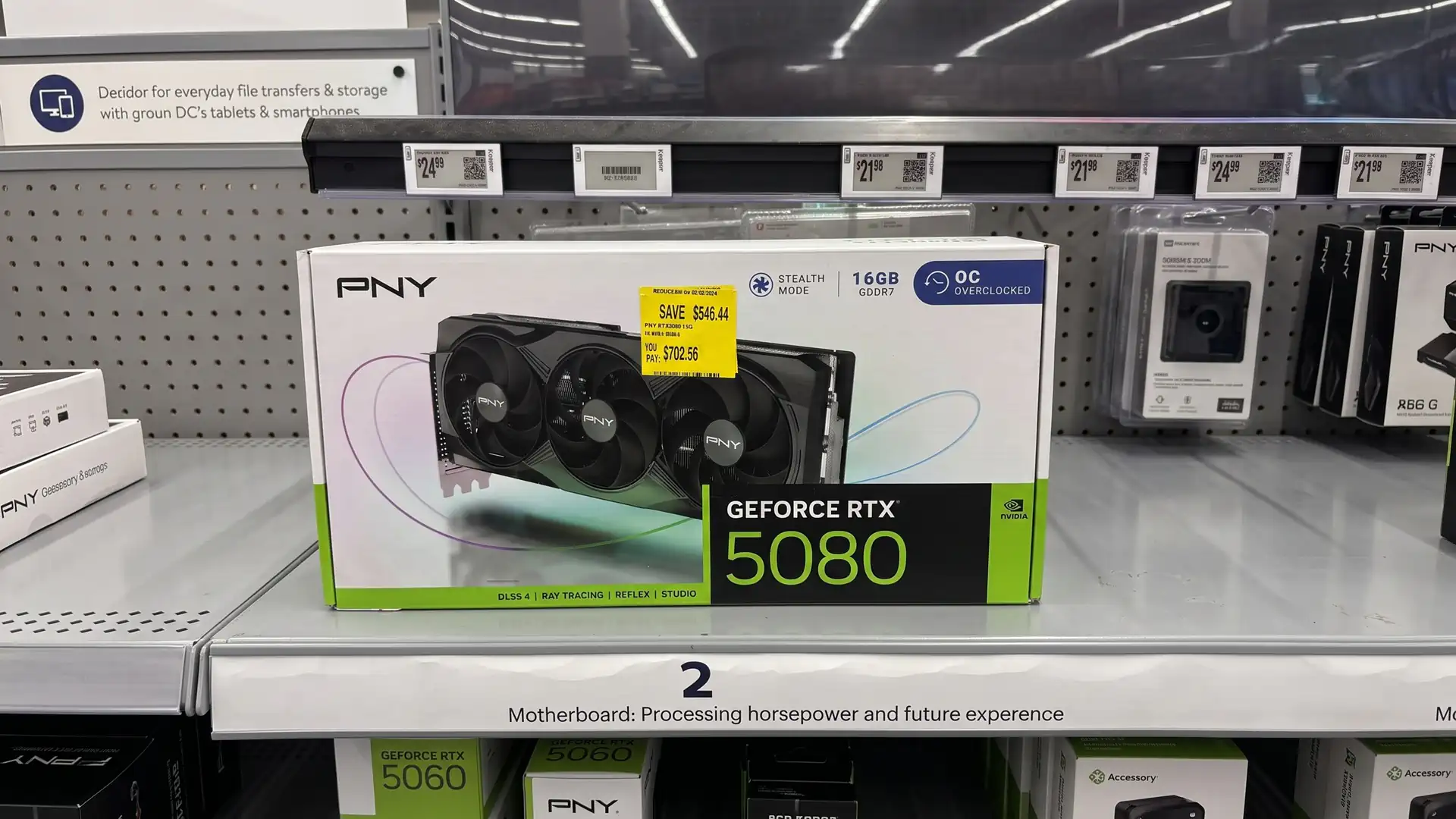 В сети Walmart пользователю удалось купить GeForce RTX 5080 всего за $702