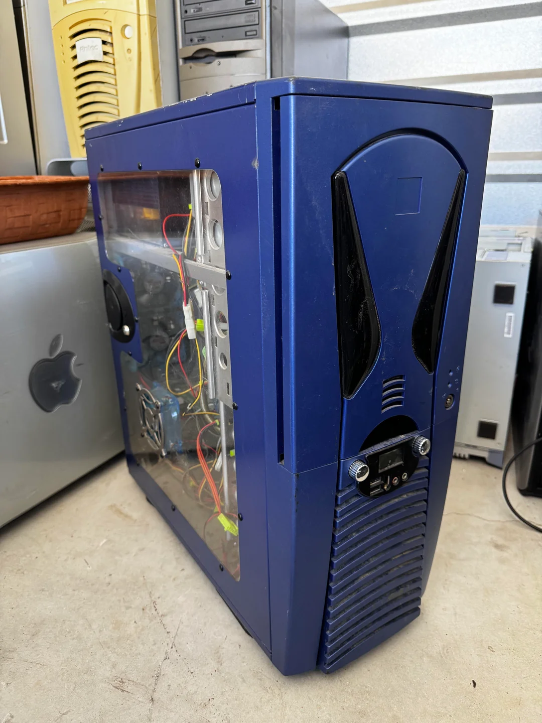attempting to clean a vintage alienware pc i found in a v0 07z1lu3588kh1