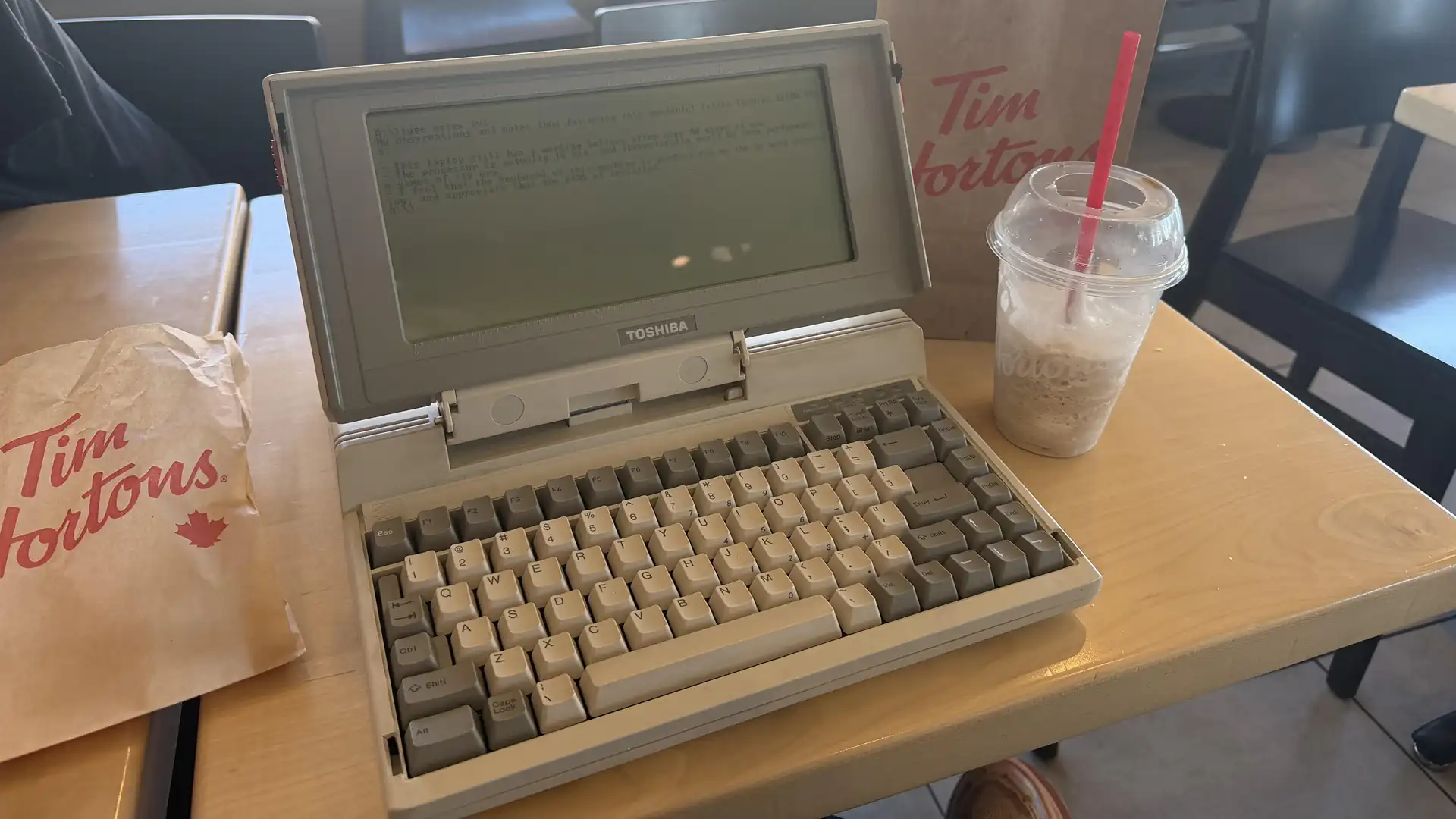 Ноутбук Toshiba T1100 Plus 1986 года выпуска сохранил работоспособность батареи