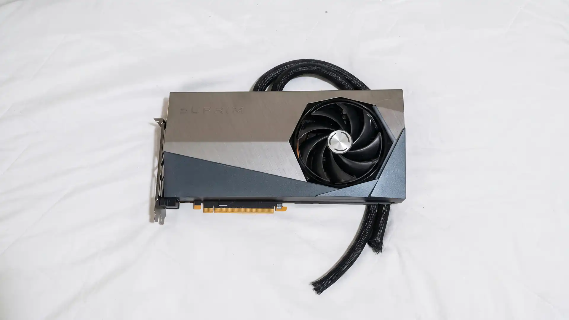 RTX 4090 Suprim Liquid X сломали при переезде приняв трубки СЖО за ручки корпуса