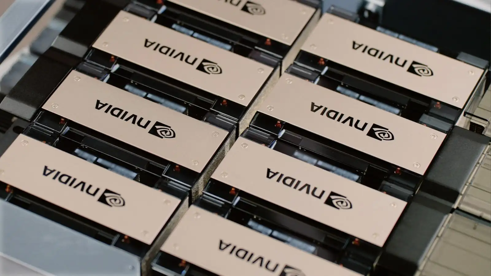 NVIDIA возобновила поставки графических процессоров H200 на китайский рынок ИИ