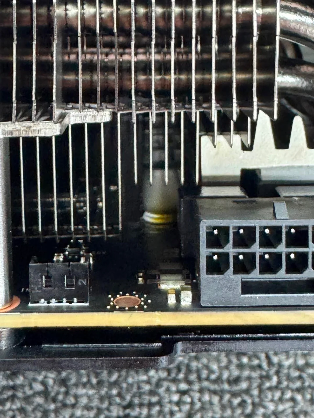 pny rtx 5090 burnt after 1 day passed 3hr ai test then v0 36blzpftvffh1