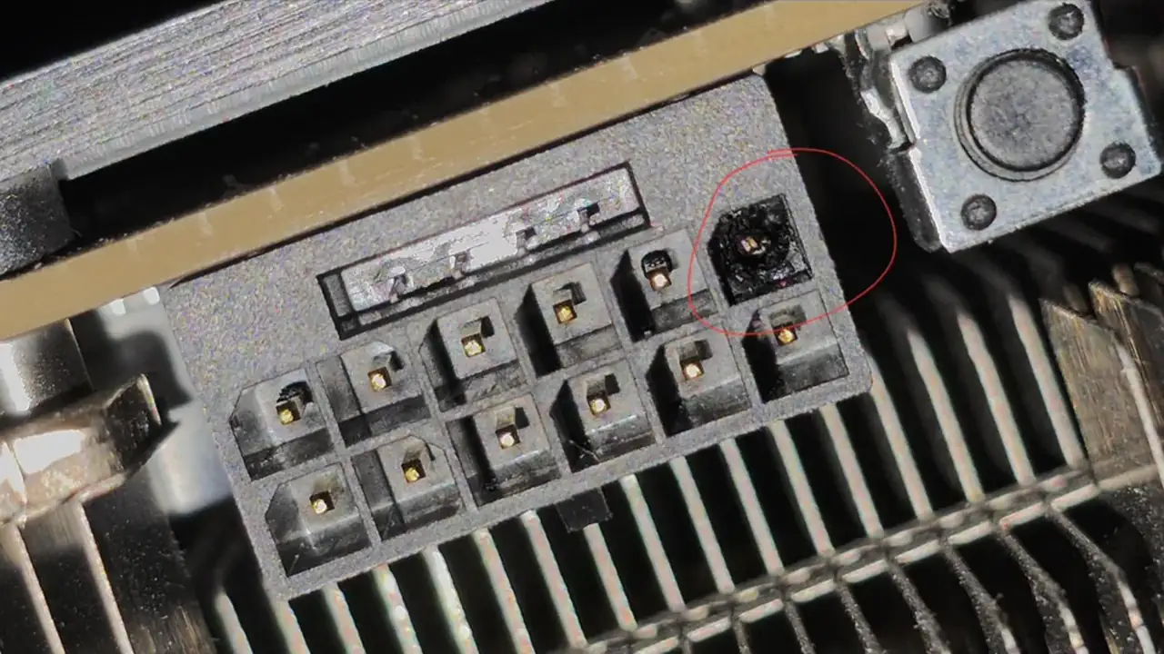 Оплавление кабеля 16 pin затронуло как видеокарту Zotac RTX 4090 так и блок питания
