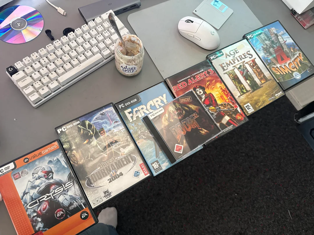finally joined the pc master race with my dads old pc and v0 h9exb8razjnh1