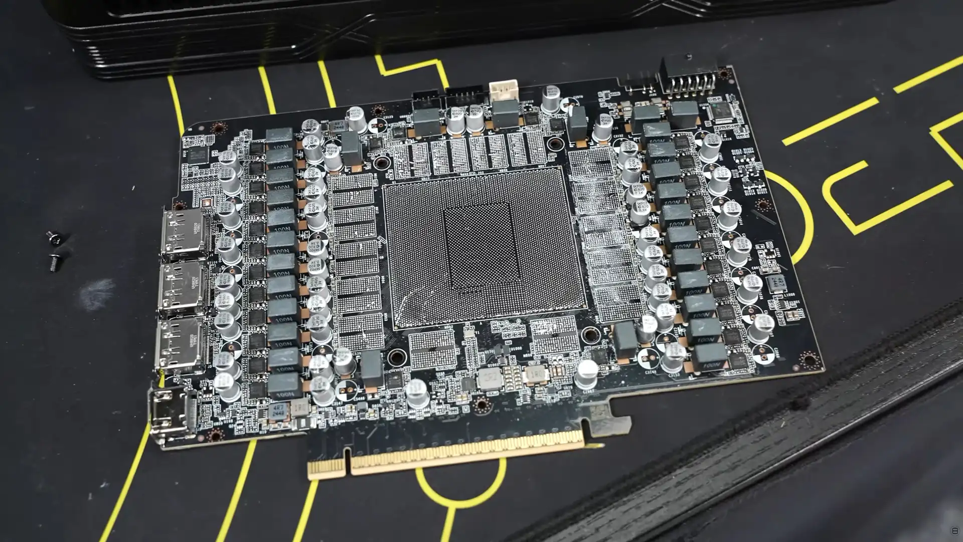 Покупатель GeForce RTX 5090 за €1800 получил видеокарту без GPU и памяти