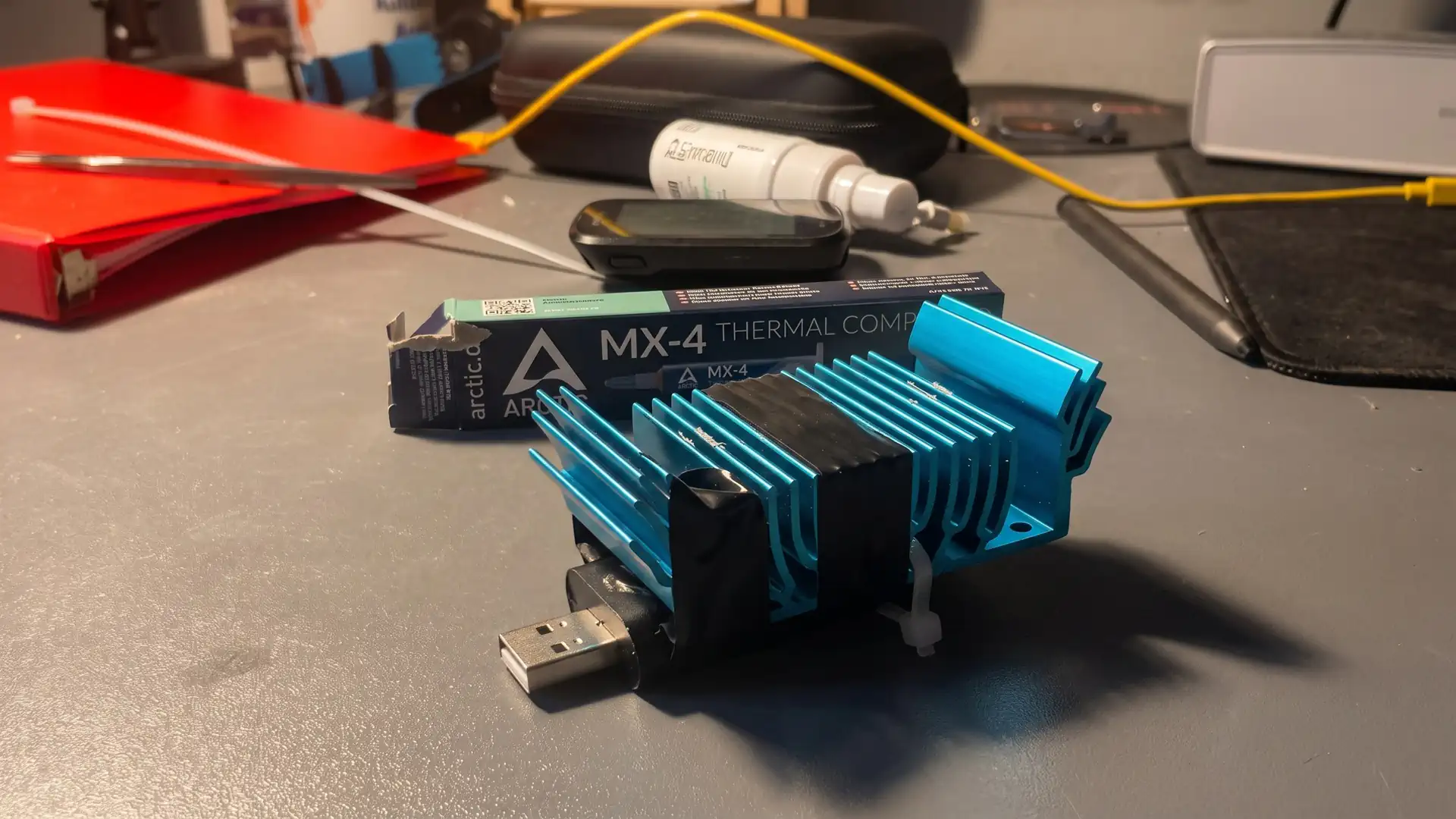 Энтузиаст использовал Arctic MX-4 и радиатор для охлаждения USB карты видеозахвата