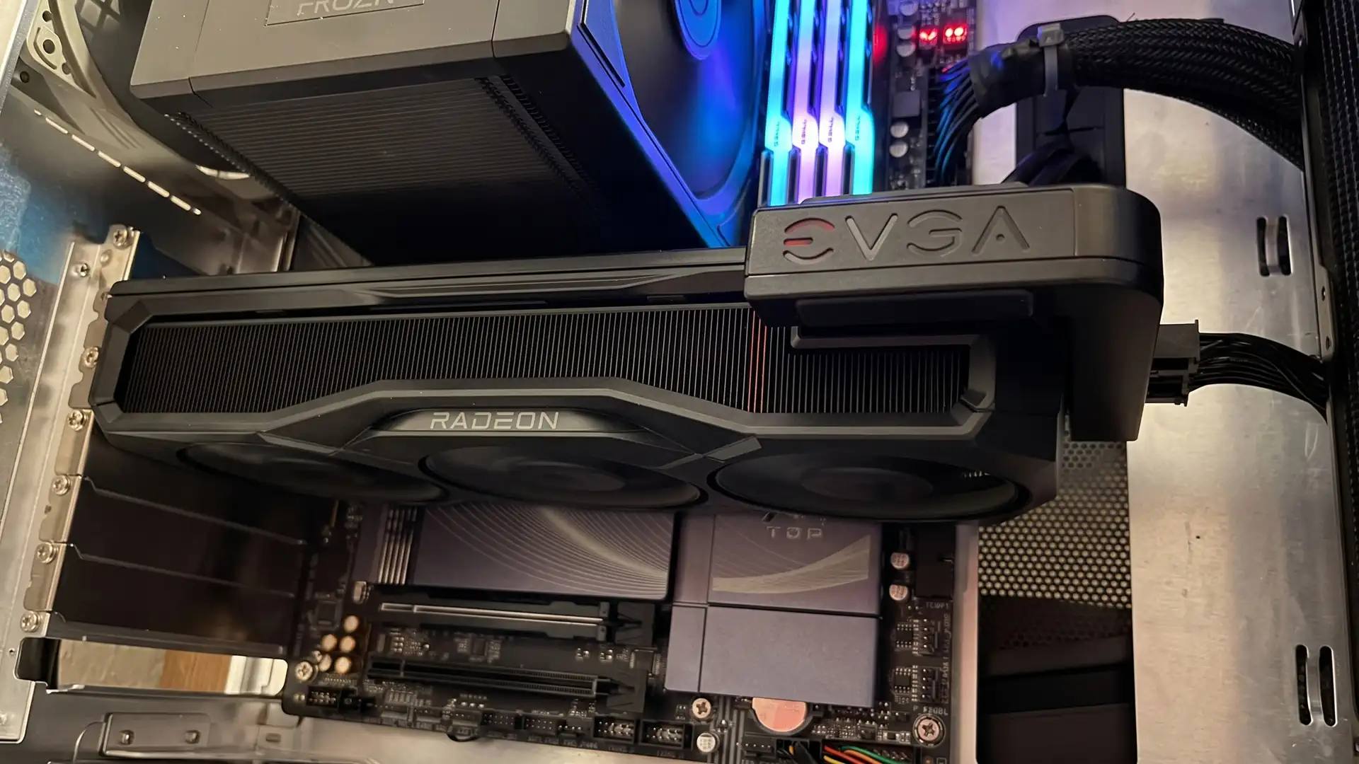 EVGA PowerLink от GTX 10-й серии успешно подключили к Radeon RX 7900 XT