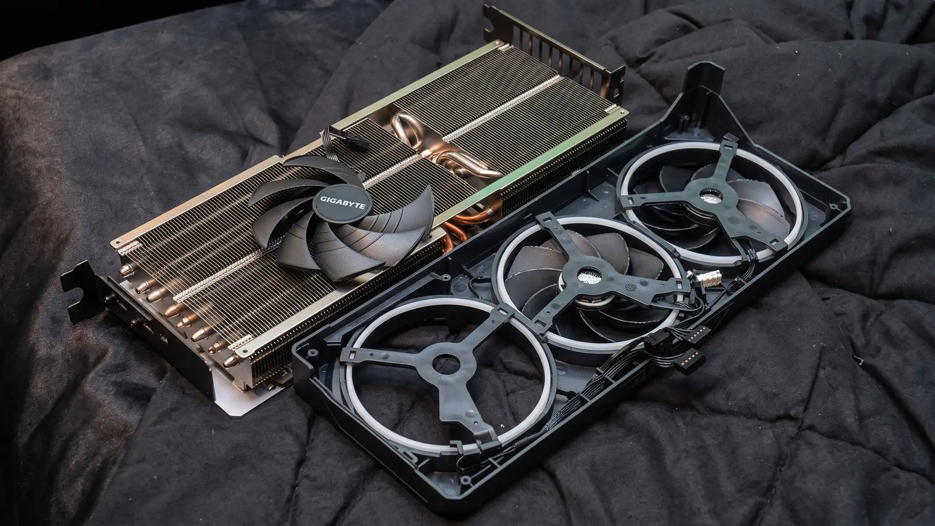 Владелец GeForce RTX 5080 повредил лопасти вентилятора о корпусные вертушки