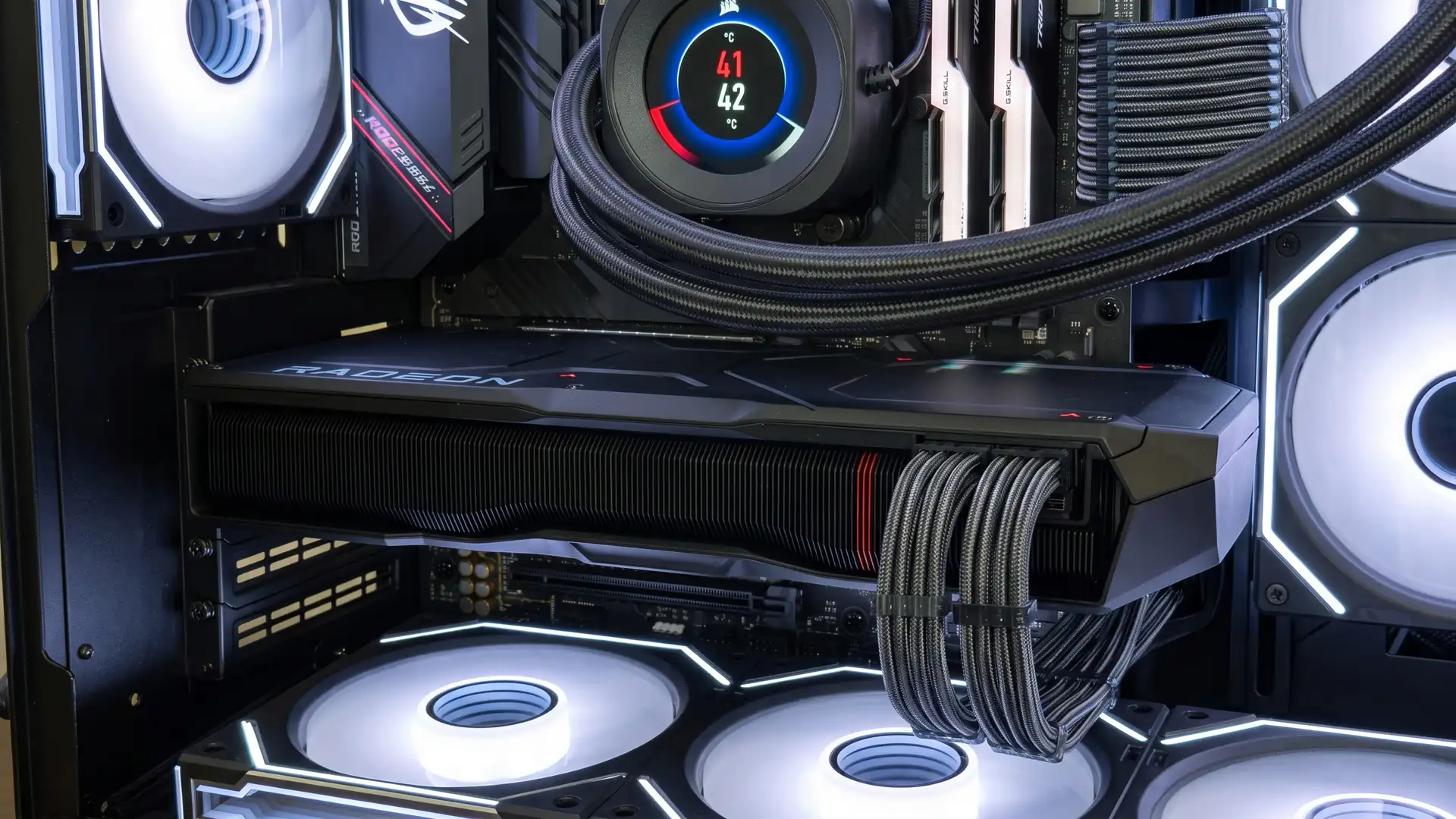 Samsung Odyssey Neo G9 7680x2160 заставил перейти с RTX 4070 Super на RX 7900 XTX