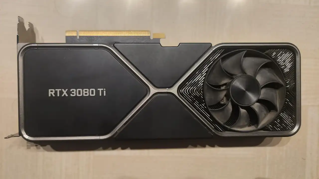 Владелец GeForce RTX 3080 Ti Founders Edition столкнулся с обесцвечиванием радиатора
