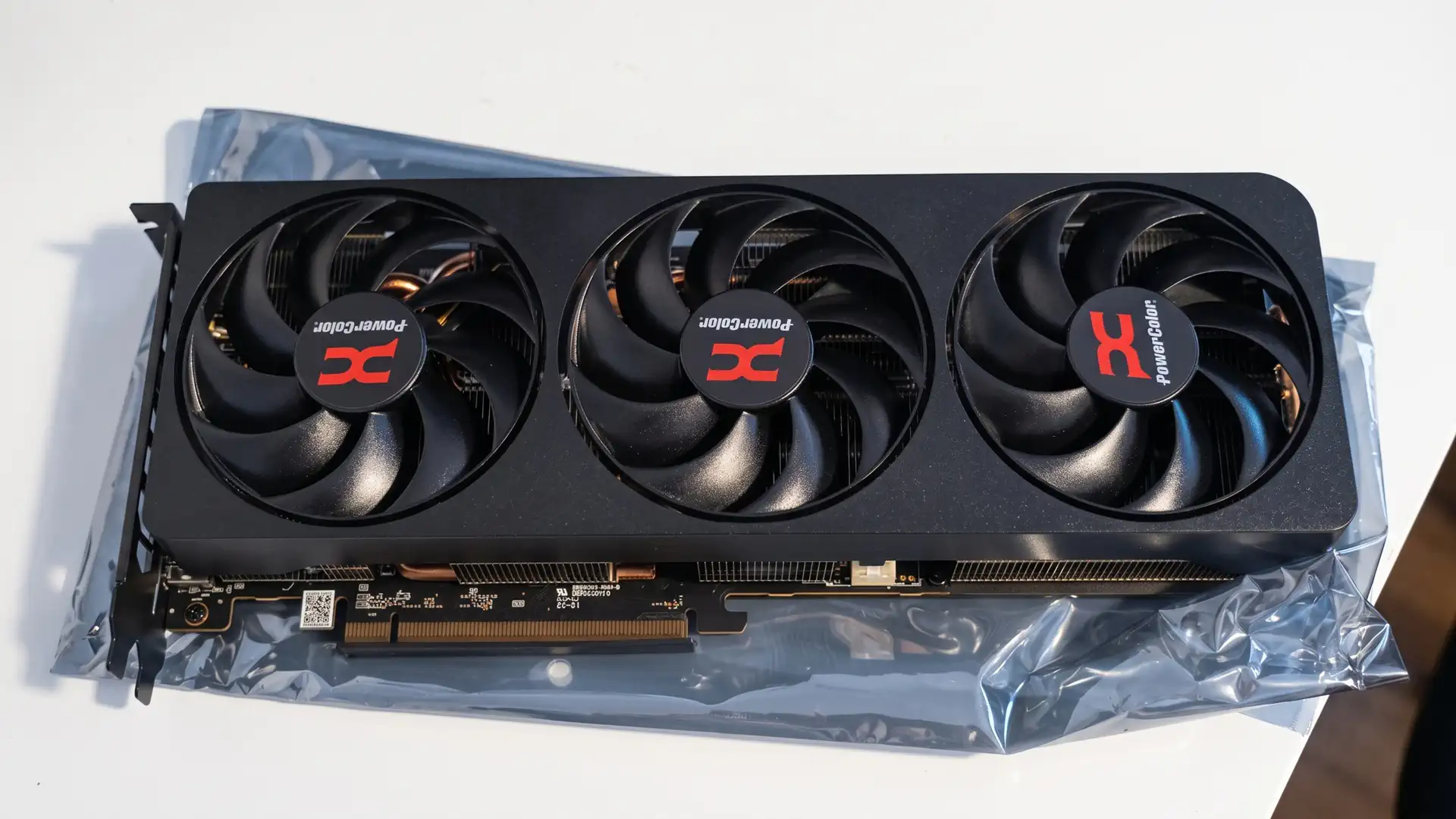 Геймер продал видеокарту Radeon RX 9070 XT за 600$ ради PlayStation 5 и GTA 6