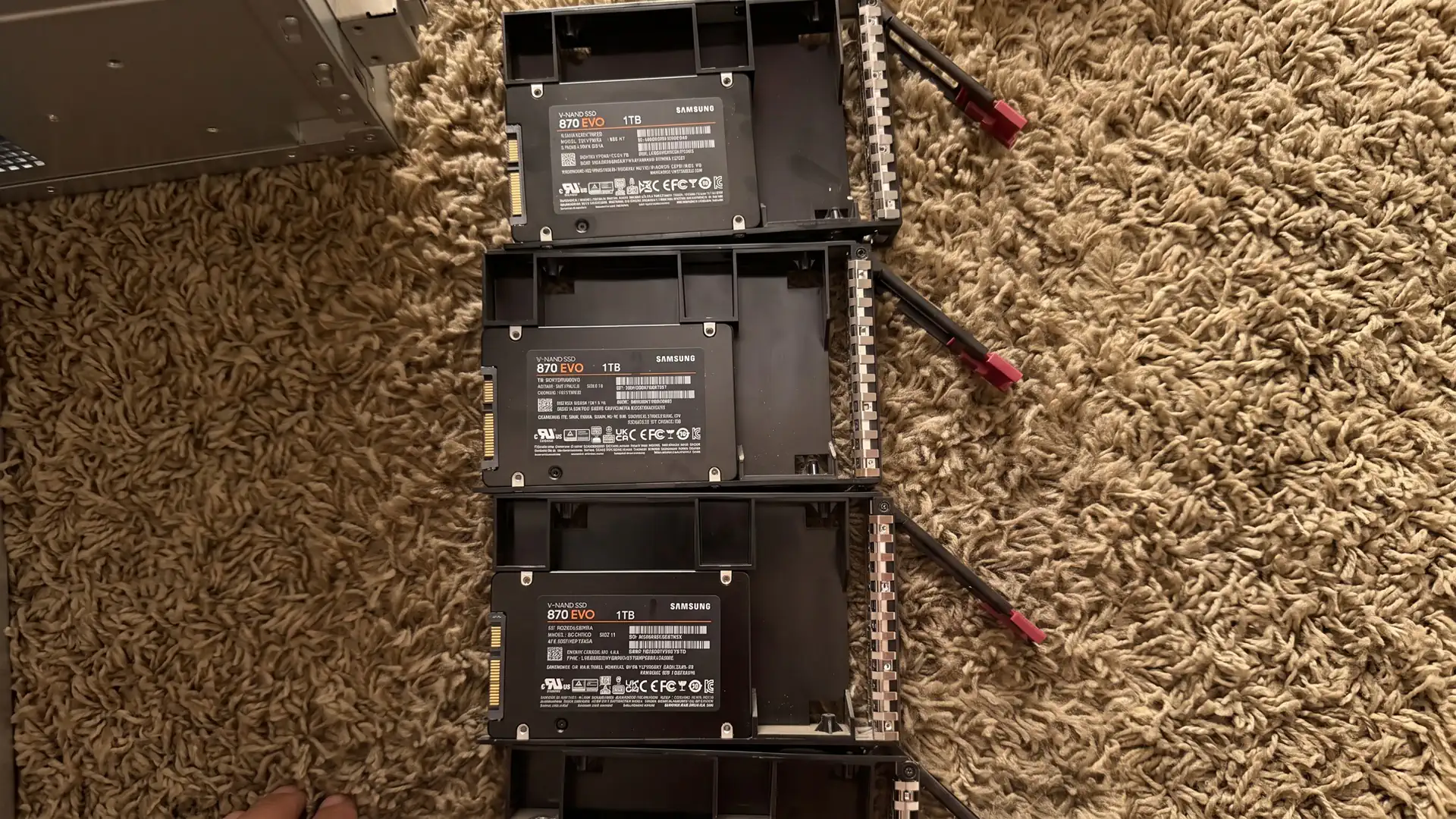Энтузиаст нашел на свалке четыре Samsung 870 EVO емкостью 1 ТБ стоимостью более $1300