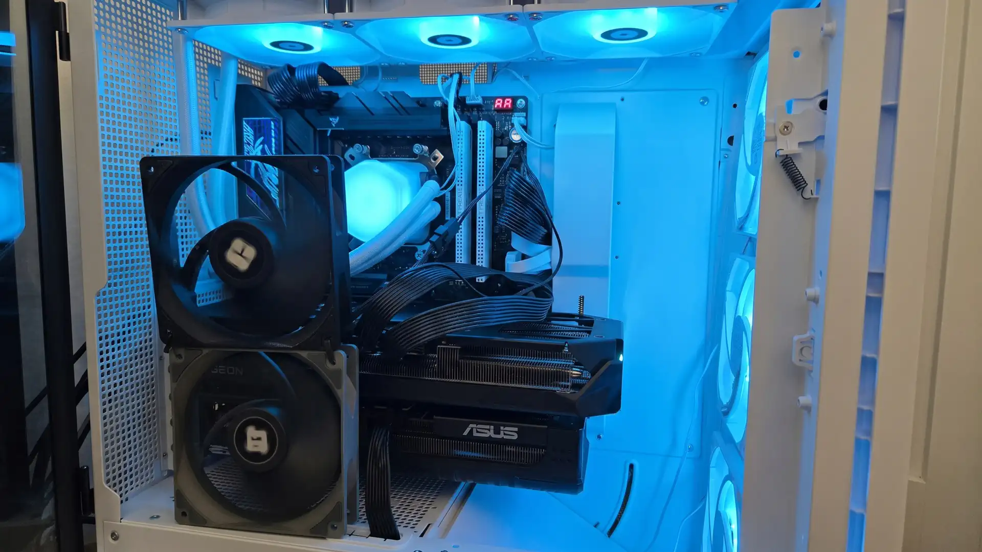 Энтузиаст собрал две RX 9070 XT и RX 9060 XT для Lossless Scaling в 4К и 240 FPS за $2413