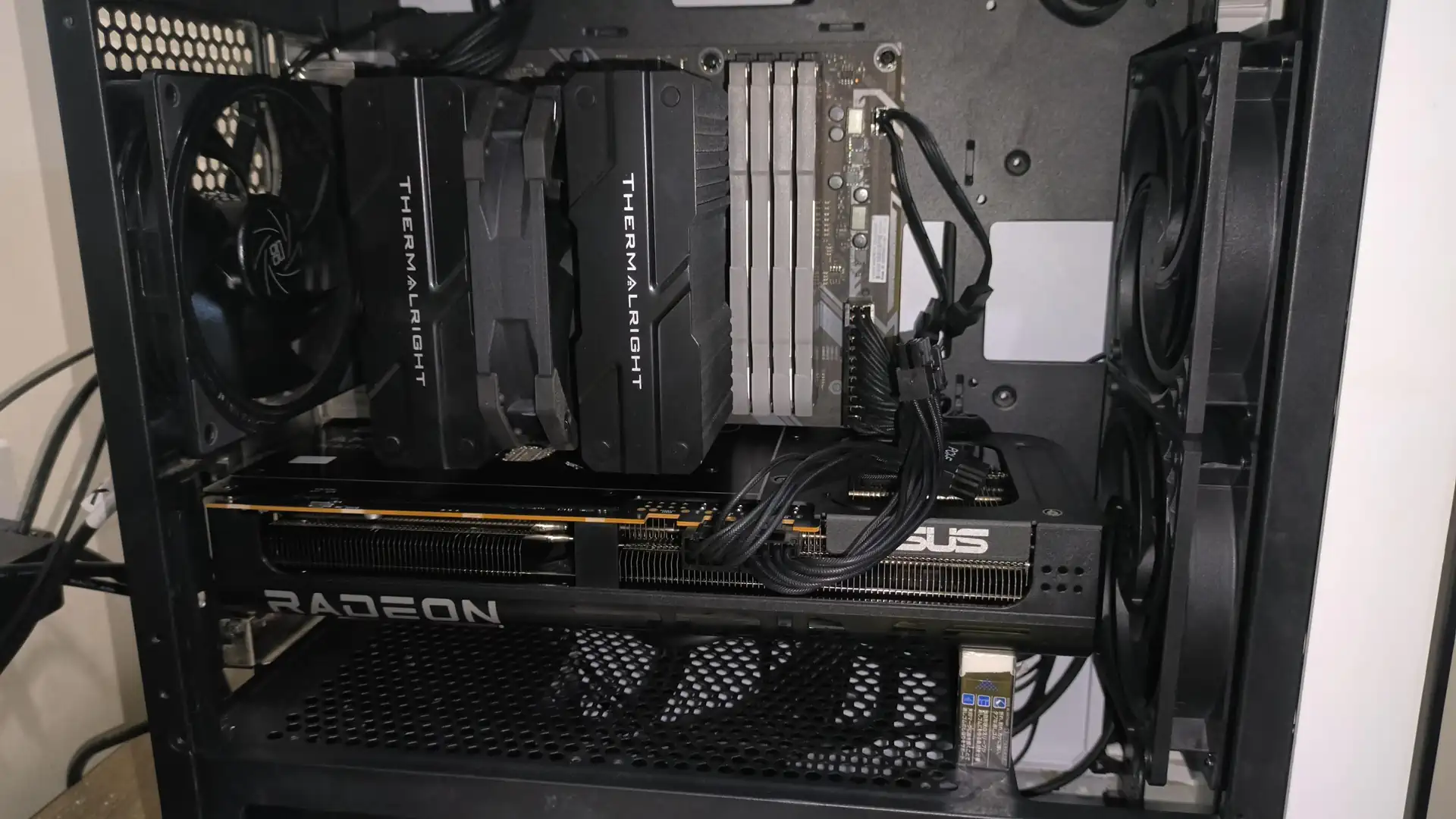 Игрок заменил RTX 4060 на RX 9060 XT, а позже на RX 9070 после неудачных опытов с 1440p
