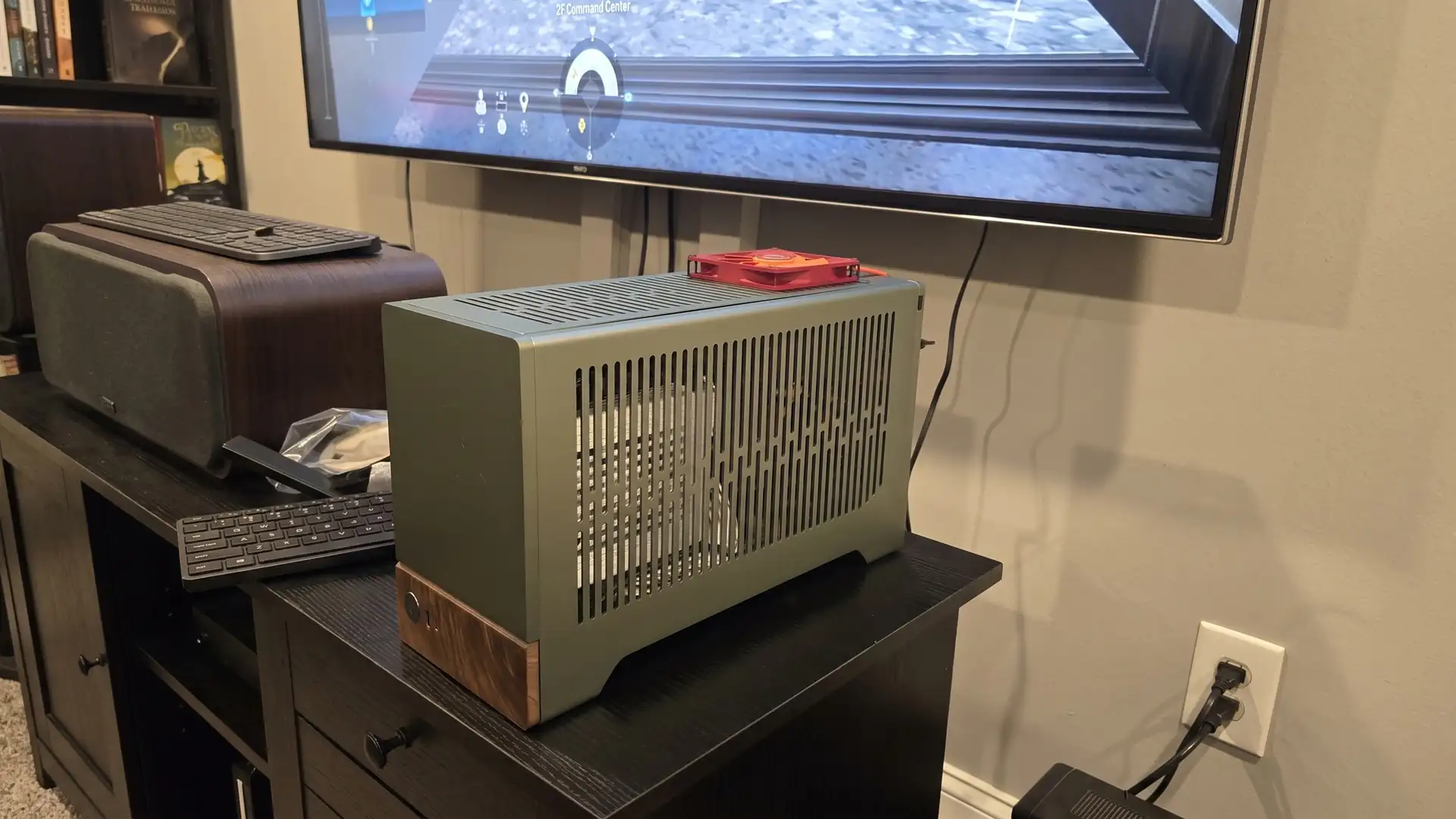 Игрок собрал собственную с Ryzen 5 5600X3D и Radeon RX 9060 XT за $1300
