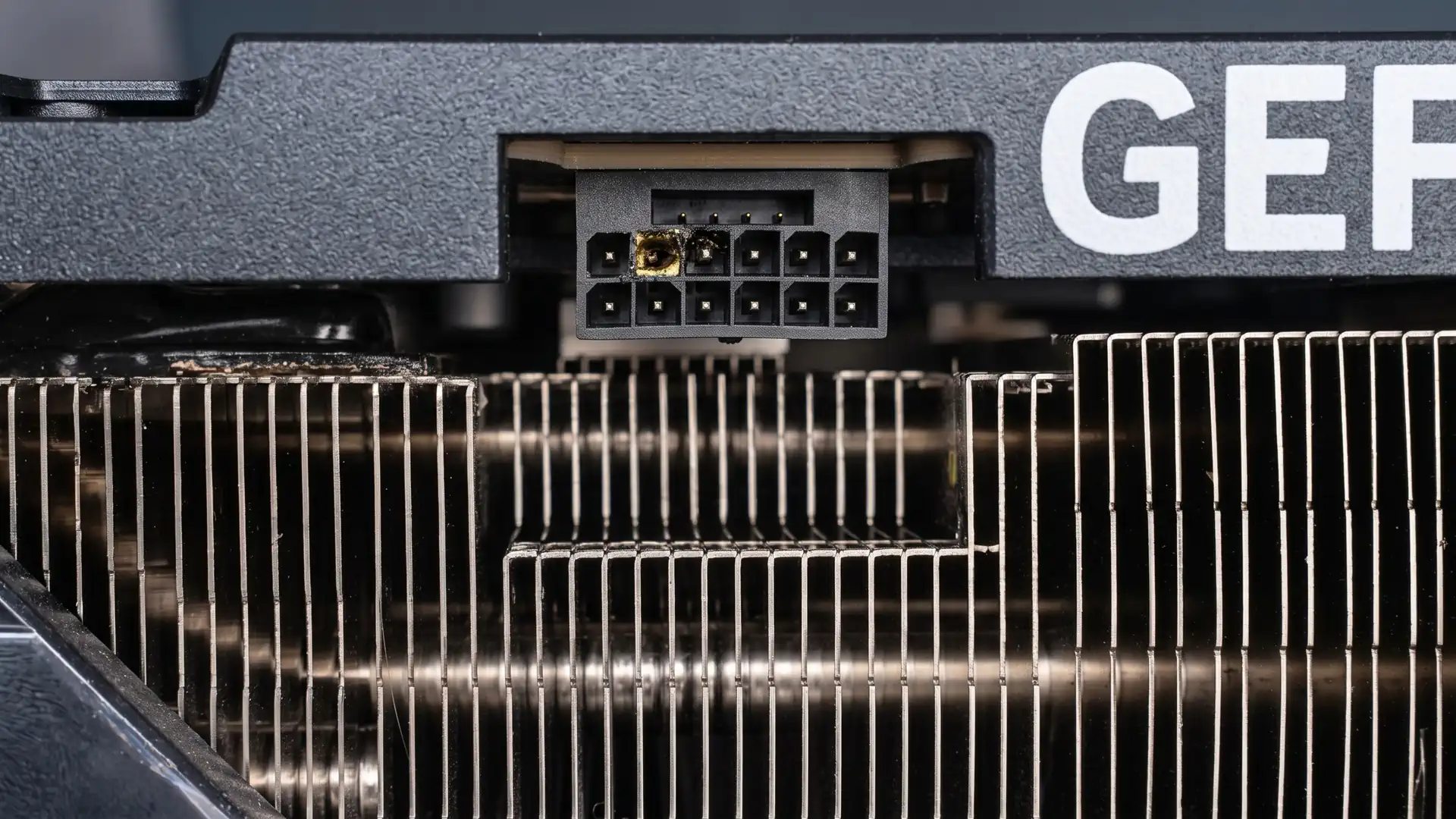 MSI RTX 5090 Suprim за $5000 загорелась во время обычной работы на рабочем столе