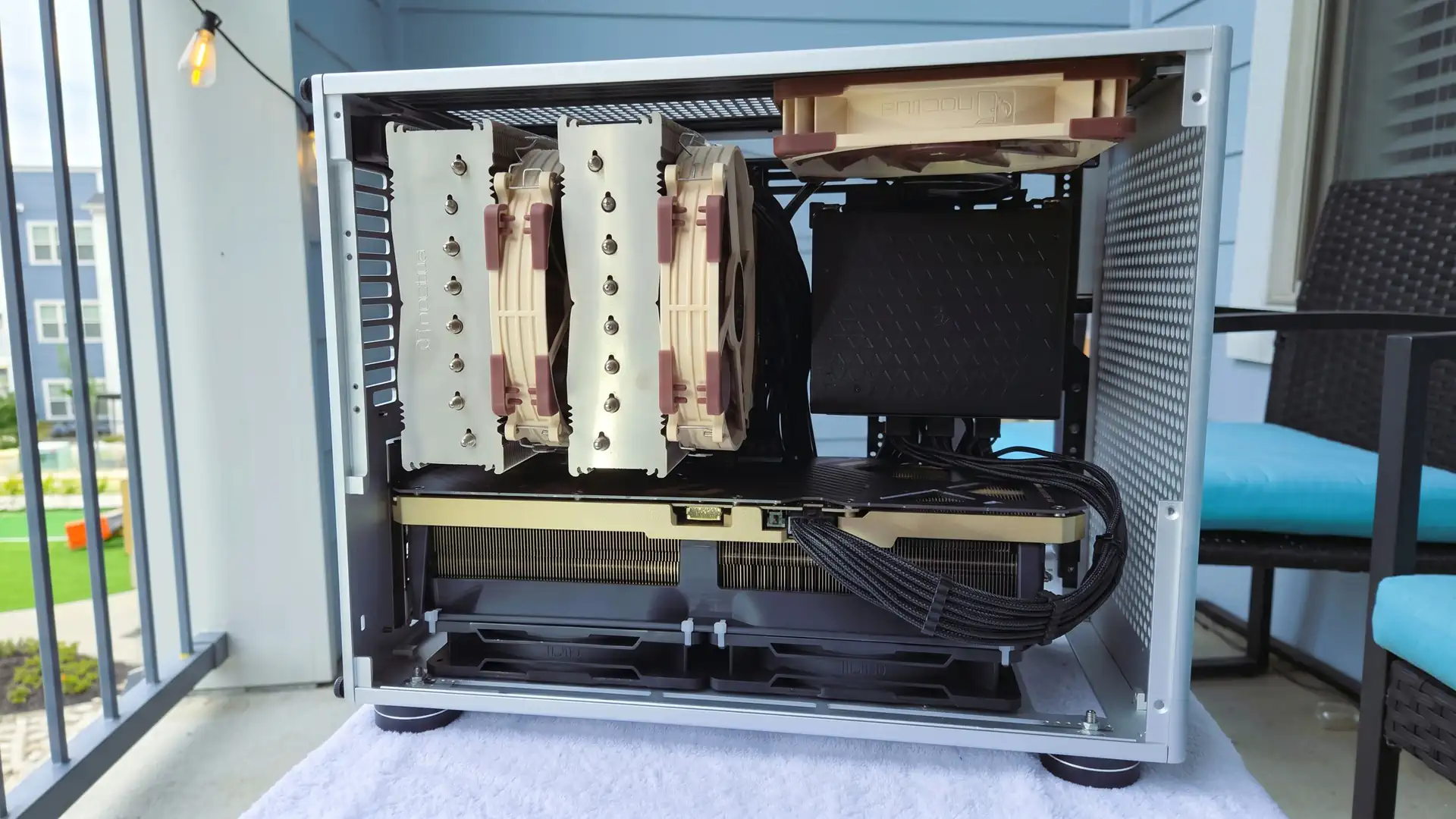 Игрок собрал мини ПК за $4360 с GeForce RTX 5090, Ryzen 7 9800X3D и 32 ГБ DDR5