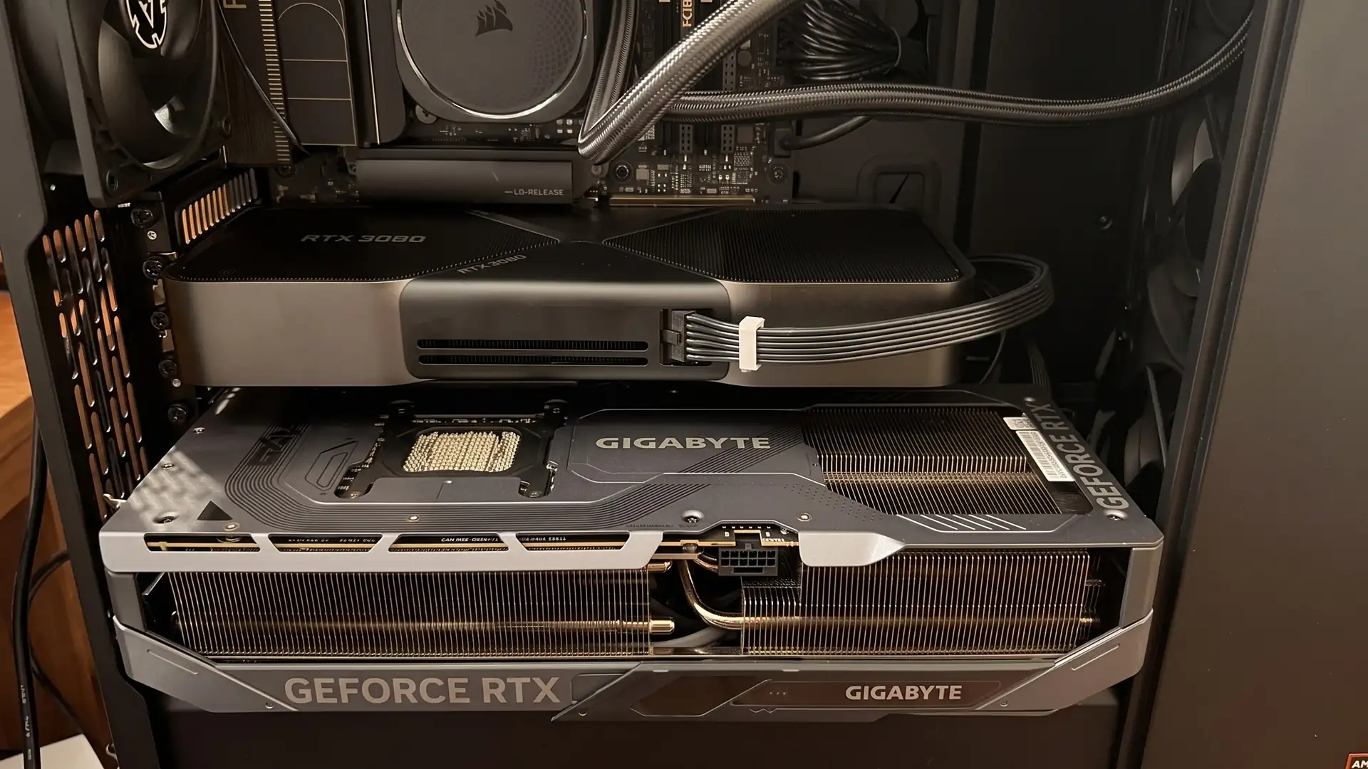 Две RTX 5090 в лице FE и Gigabyte Gaming OC сравнили по охлаждению и размерам