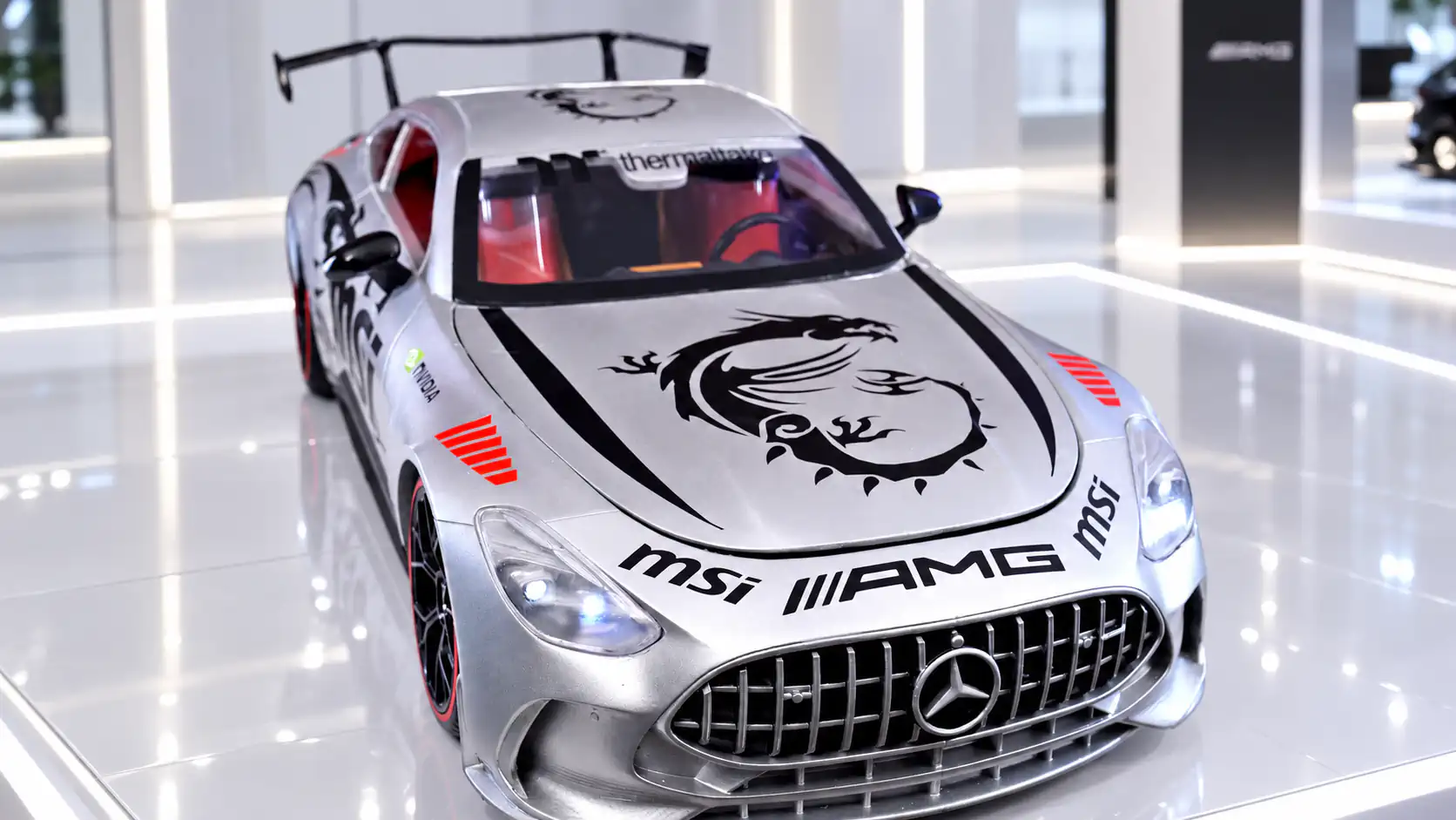 Энтузиаст собрал игровой ПК в корпусе Mercedes-AMG GT 63 с Ryzen 9 7950X и RTX 5070 Ti