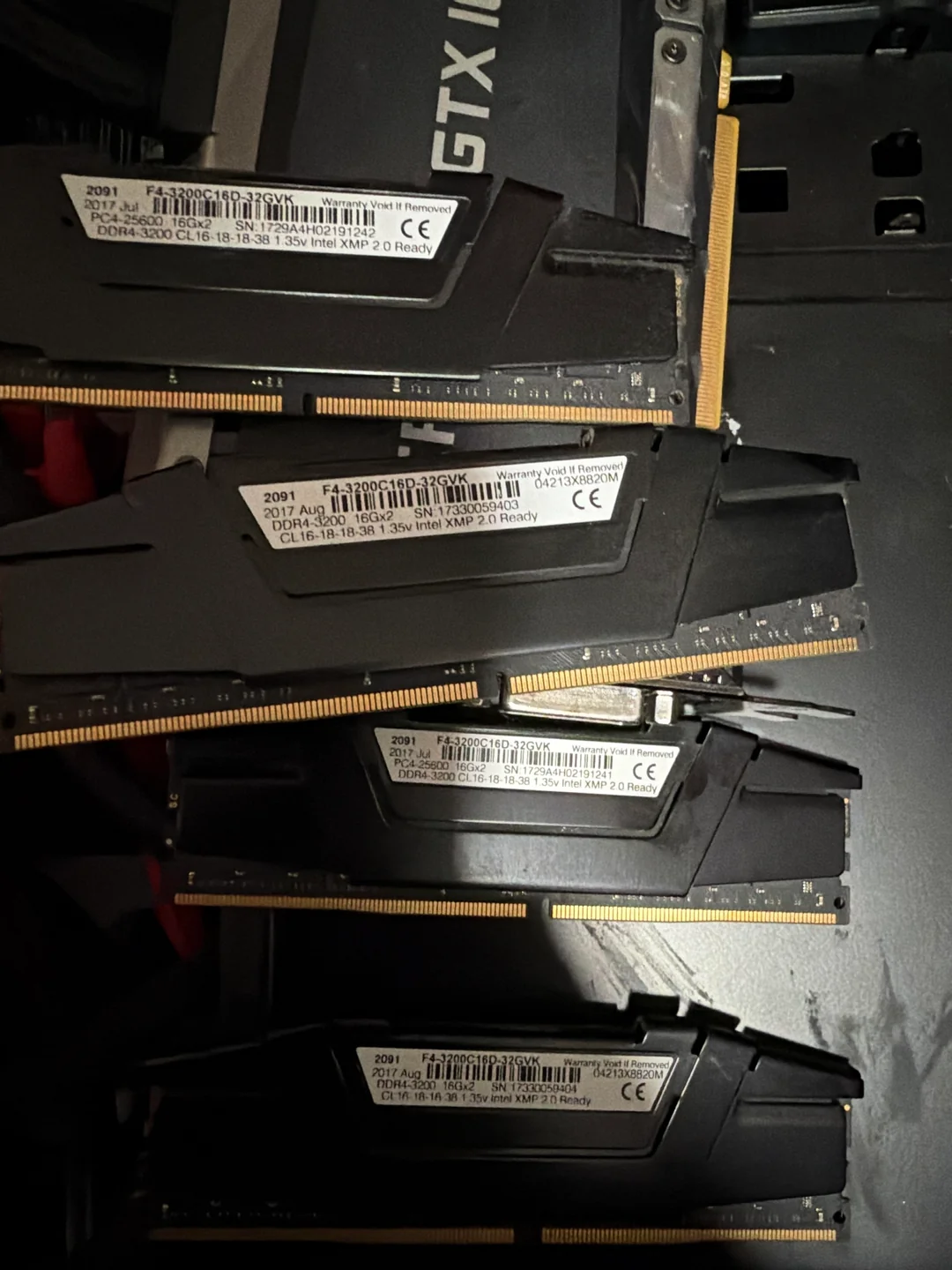Windowsデスクトップ gtx1080ti A PC enthusiast found a $1200 PC with four GTX 1080 Tis in a dumpster.