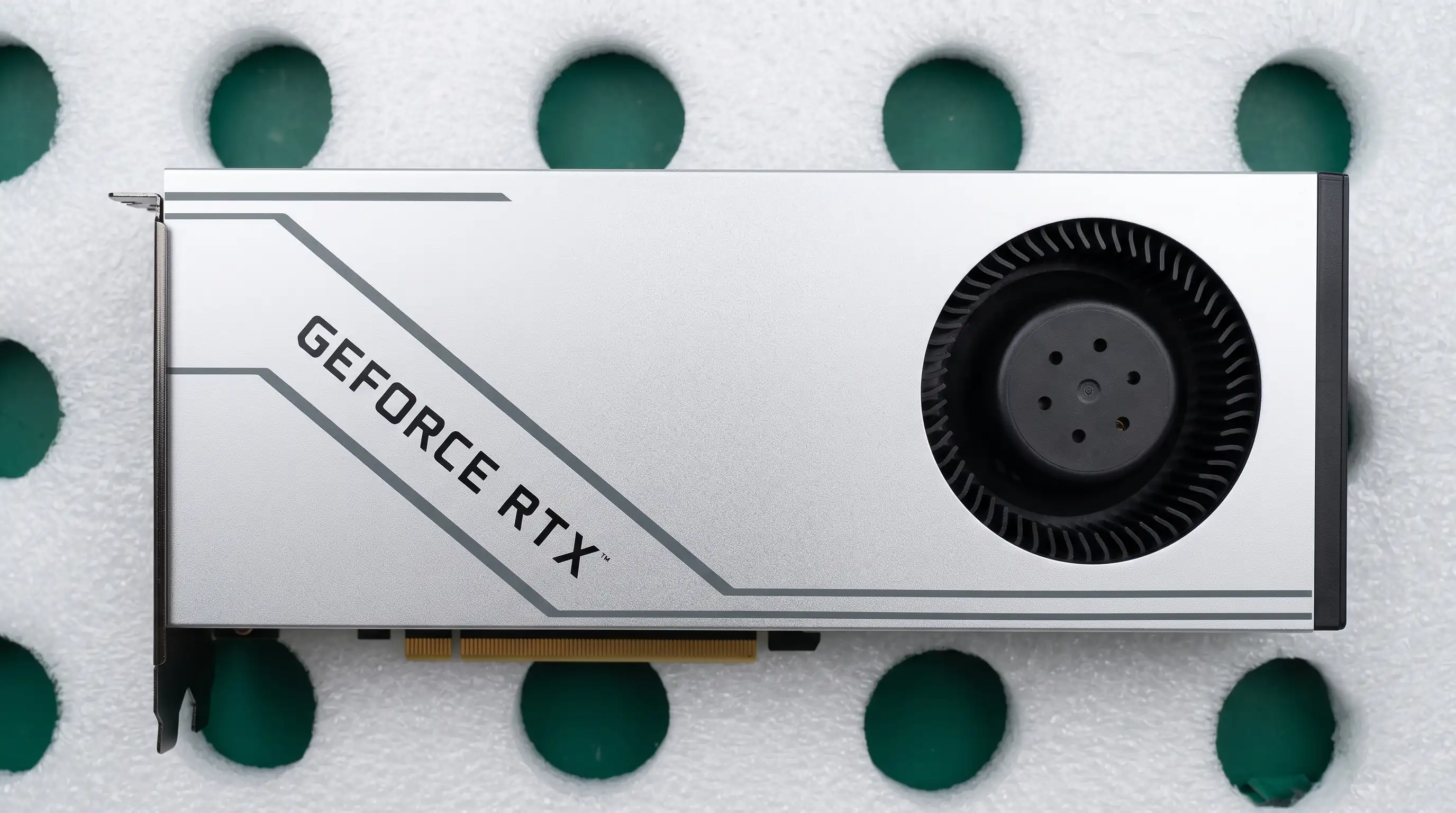 В европейской продаже замечены видеокарты GeForce RTX 4090 на 48 ГБ по цене 3500€