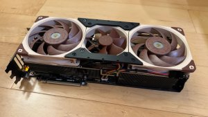 Энтузиаст снял кожух с RTX 5080 и заменил вентиляторы на тихие Noctua