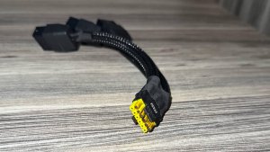 RTX 5070 Ti чуть не сгорела из-за неправильного питания 12VHPWR