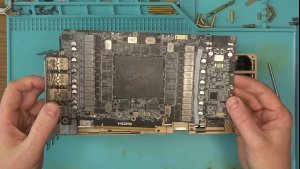 Очередной обман с RTX 5090: внутри видеокарты не оказалось ни чипа, ни памяти