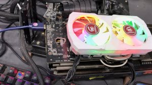 RTX 5070 Ti с прогаром в плате запущена с помощью VRM от Radeon RX 580