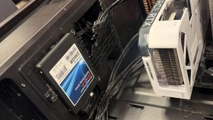 Пользователи Reddit обсуждают варварскую модификацию корпуса: «Словно пришелец выломал PSU-шахту»