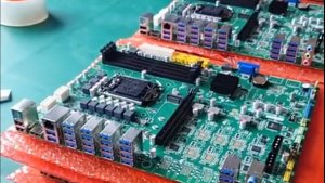 Китайцы показали материнскую плату с 22 USB — без видеокарты, но с LGA1700