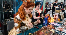 Косплей княгини Анны Генриетты привлек внимание фанатов The Witcher к покеру с костями