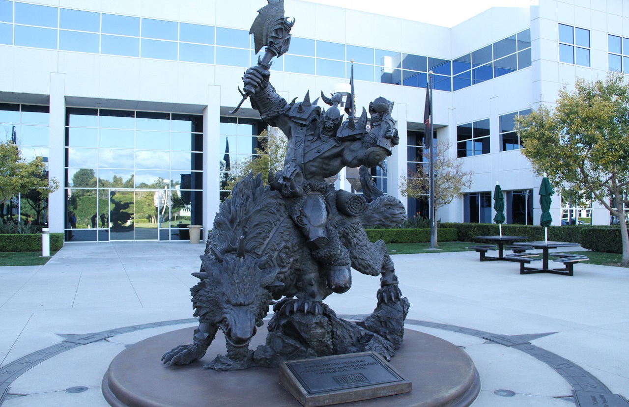 Statue du QG de Blizzard Entertainment