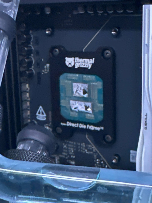 first in the subreddit 9950x3d delid and direct die v0 tohhkhu1ilre1