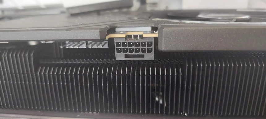 does rog lokis molted rtx 5000 gpu 12vhpwr cable v0 kuh9je5akmie1